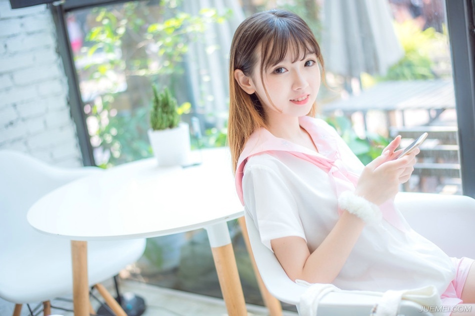 我们从忧患中学得智慧，苦痛中炼出美德来。
