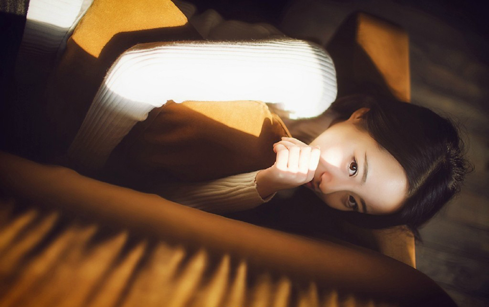 “岳父病了？要不我陪夫人去一趟？”刘璝有些讶然道。
